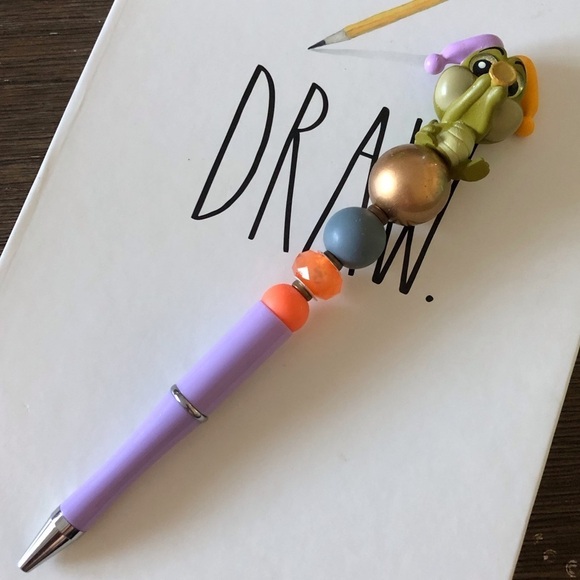 Disney Doorables: The Princess and The Frog: Louis handmade beaded pen - Picture 2 of 3